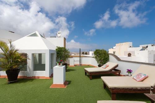 Villa The Yellow House Climatized Pool - Solarium - Parking