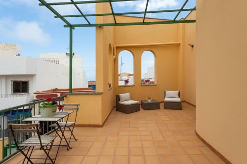 Villa The Yellow House Climatized Pool - Solarium - Parking