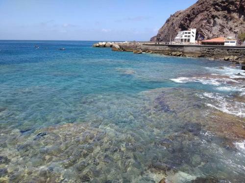 North Cliff Apartment *the Ocean Beneath Your Feet*