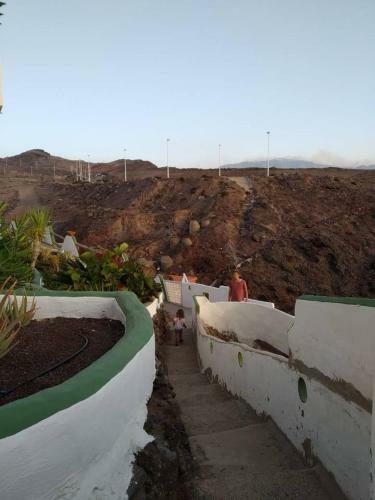North Cliff Apartment *the Ocean Beneath Your Feet*