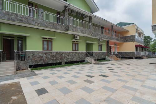 Hotel Sans Resort Parung Bogor