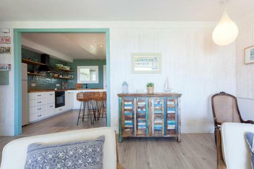 Gavamar Castelldefels Beachfront Apartment- Direct Access To The Beach