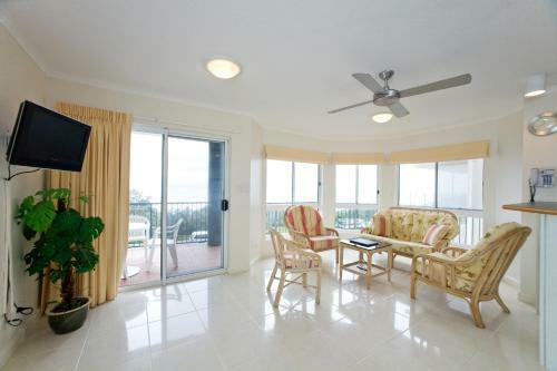 Pacific Waves Apartments