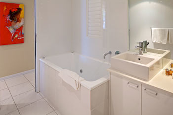 Hotel Netanya Noosa