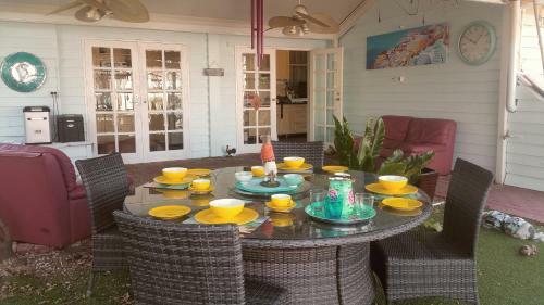 Must Love Dogs B&B & Self Contained Cottage