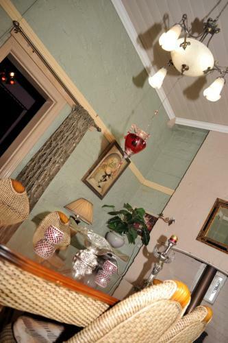 Must Love Dogs B&B & Self Contained Cottage