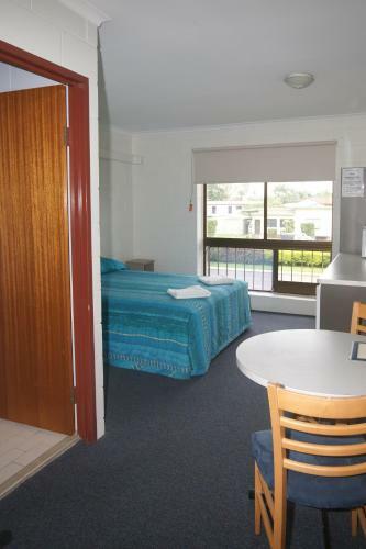 Cedar Lodge Motel