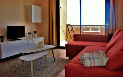 Apartment With Sea & Garden View