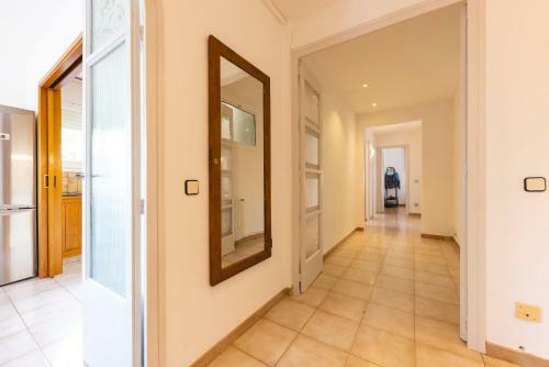 Bravissimo El Lle�, Bright 4-bedroom Apartment