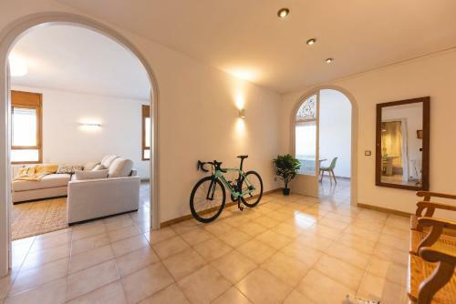Bravissimo El Lle�, Bright 4-bedroom Apartment