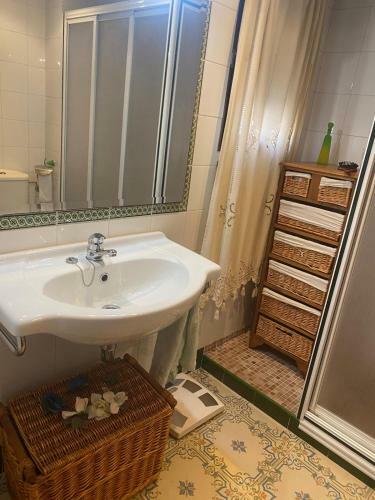 Apartamento Turistico En Alicante, By Adoorable