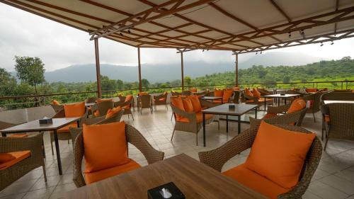 Hotel Nirva Resort