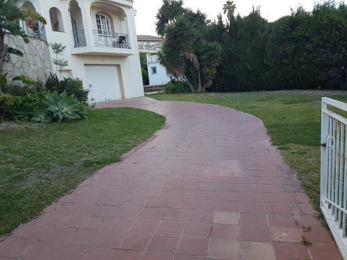 Super Villa With Private Pool And Good Location