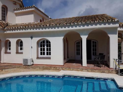 Super Villa With Private Pool And Good Location