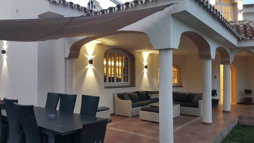 Super Villa With Private Pool And Good Location