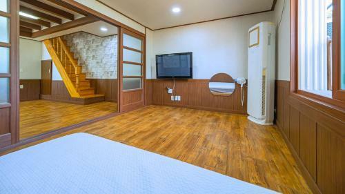 Songrim Hanok Pension