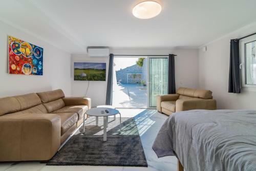 Top Renovated Villa With Sea-view And Heated Pool