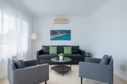 049 - Modern & Spacious Holiday Villa With Private Pool