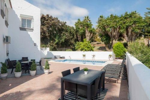 049 - Modern & Spacious Holiday Villa With Private Pool