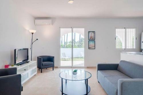 049 - Modern & Spacious Holiday Villa With Private Pool