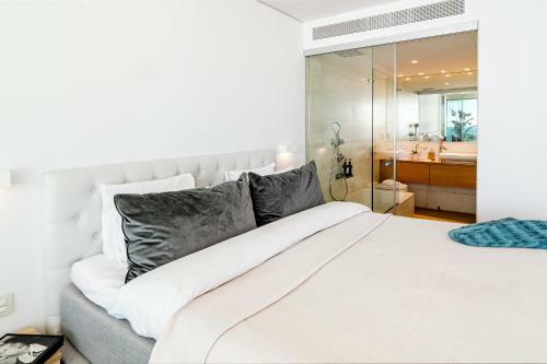 Hig- Modern Apartment Stunning Views, Next To Beach