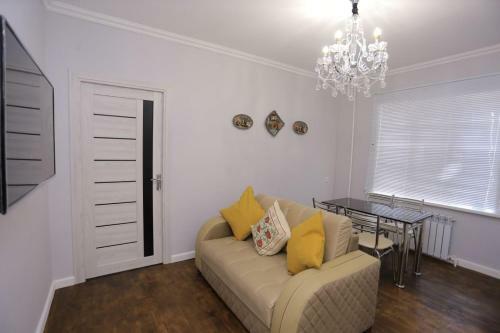 Luxury 2 Bedrooms Apartment Walking Distance From Gur-emir