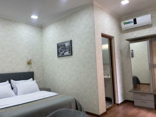Bed & Breakfast Registon Saroy Hotel