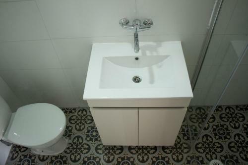 Beautiful 2 Bedroom Garden Apartment