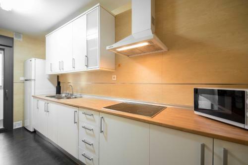 Apartamento Enjoygranada Emir 3a - Piscina, Gym & Parking