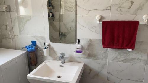 Salwa Single Bed/bath Spacious Apartment