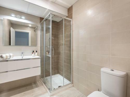 Central Stylish And Elegant 1 & 2 Br Apartments I