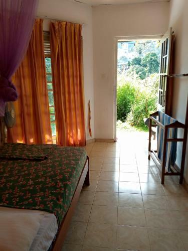 Hostal Whiteflowerhomestayella