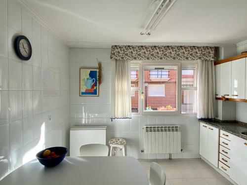 Chalet En Urbanizaci�n Con Piscina