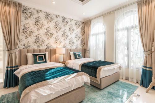 Chic 5br Villa With Private Pool On Palm Jumeirah