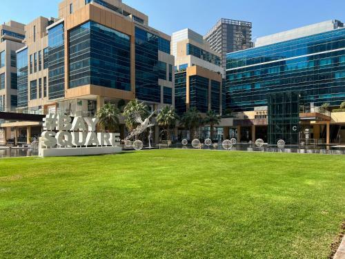 Modern Duplex Loft Apartment, 1 Bedroom, Bay Square