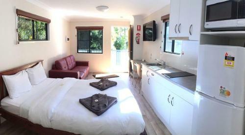 Mapleton Cabins & Caravan Park