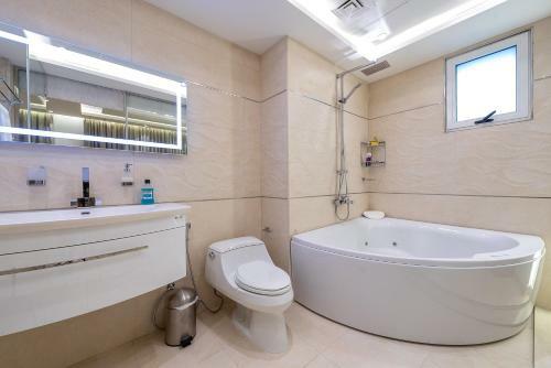 Exquisite Palm Villa With Private Beach, Palma Residences