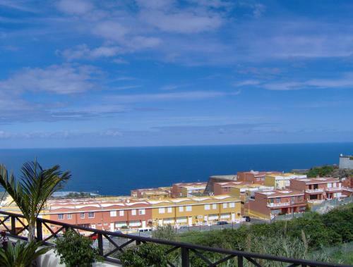 Apartment Mit Privatem Balkon Und Meerblick Im Rustikalen Stil