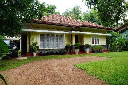 Hostal Charakama Guest Bungalow - Gampaha