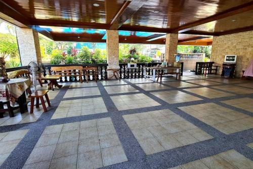 Villa Spacious Spanish-style Resort In Pansol Laguna