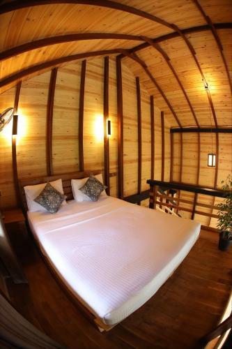 Hotel Riverbank Resort Gampola