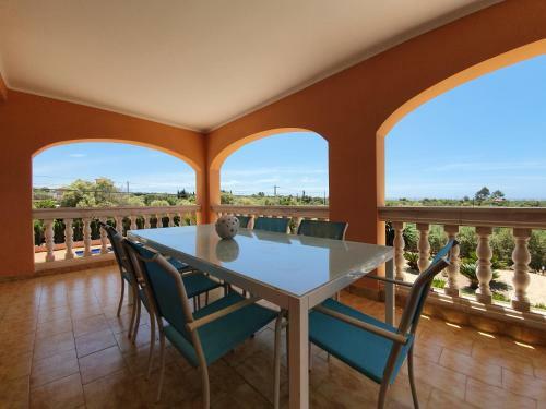 Villa Ca�n Roser