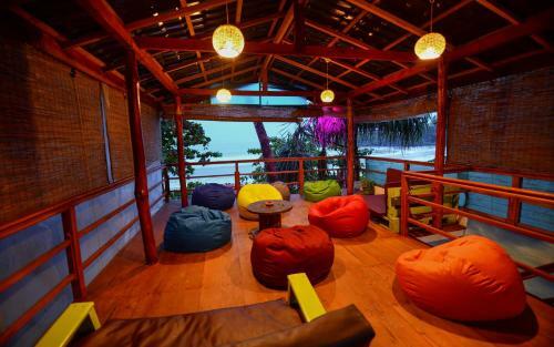 Hotel Palm Leaf Cafe