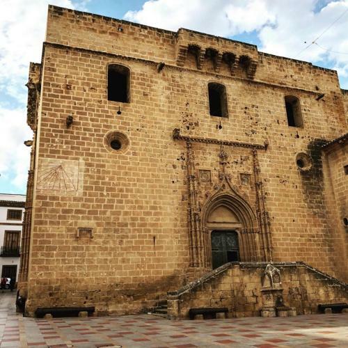 Luxurious Lower Level In Historic Pueblo
