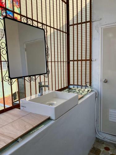 ???stop Hostel