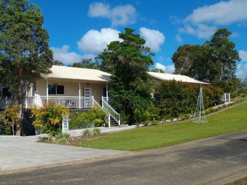 Bed & Breakfast Tinaroo Sunset Retreat