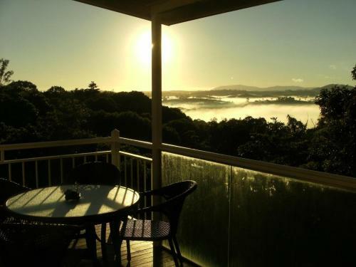Bed & Breakfast Tinaroo Sunset Retreat