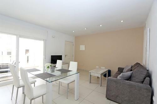 Apartamento La Marina Ref. 8564