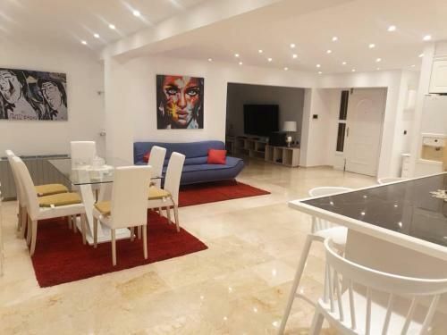 De Luxe Villa