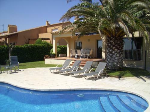 Super Villa With Private Pool And Garden - Pilans